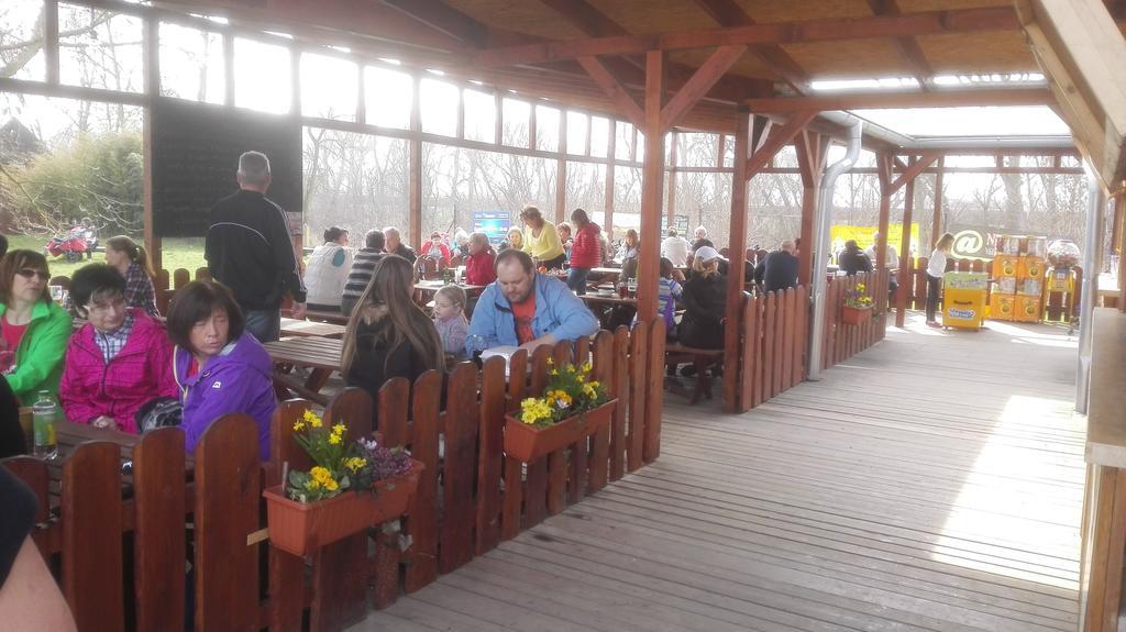 Villa Zoopark Zelcin Mělník Exterior foto